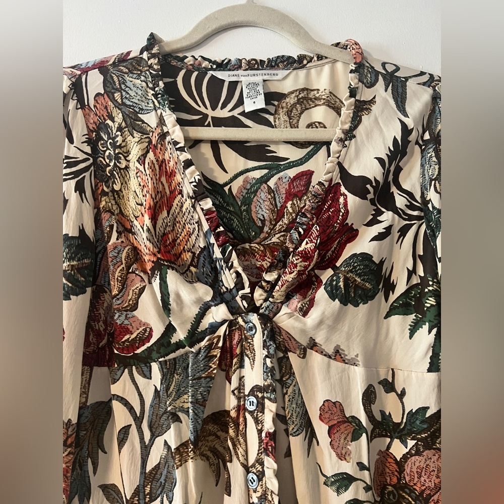 Diane Von Furstenberg Limited Edition Silk Blouse; low V; 6